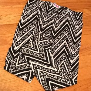 Tribal print calf length leggings